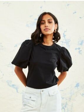 Love the Label Lali Crewneck Puff Sleeve Tee in Black  Size S